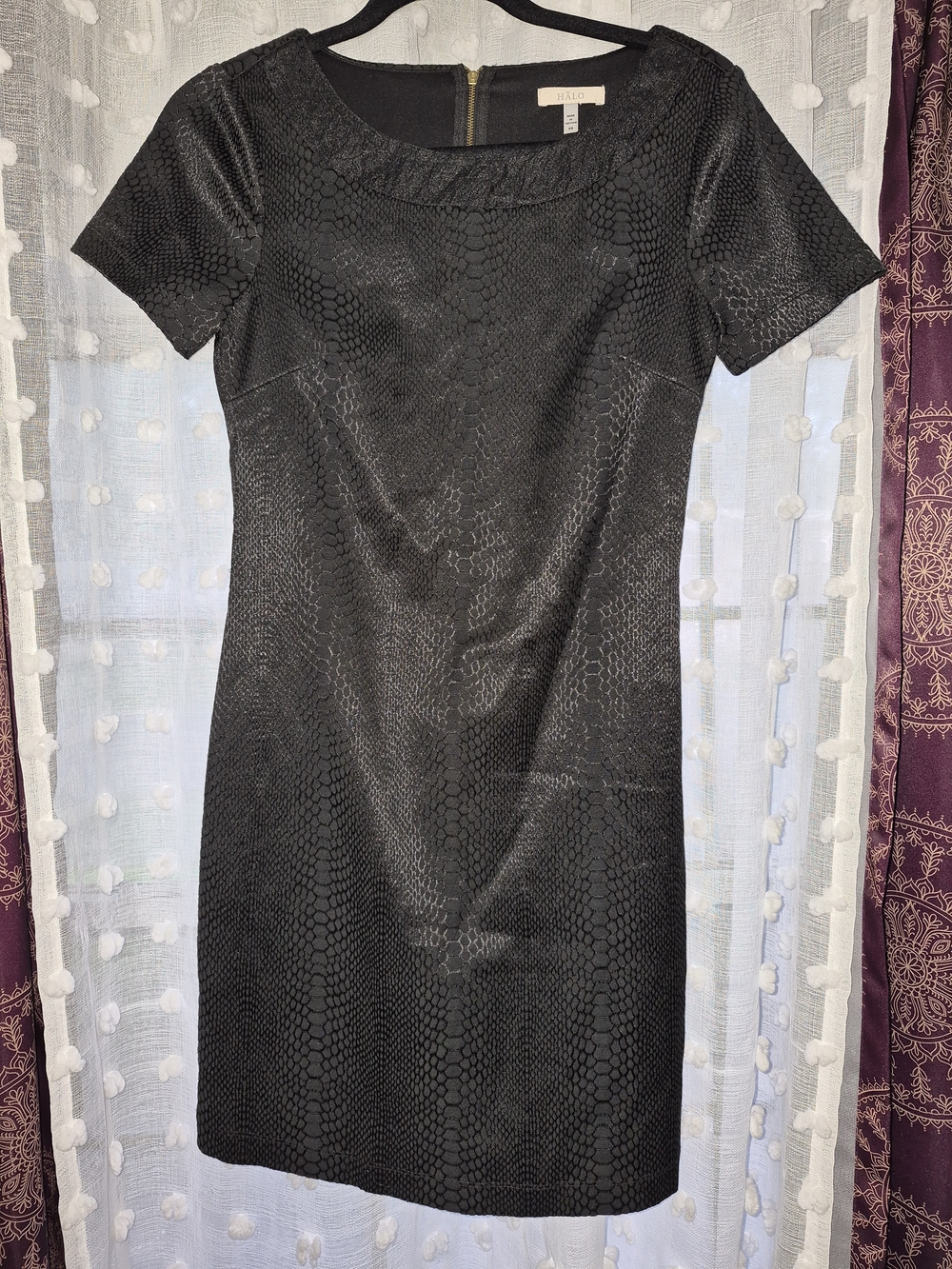 Halo Black Textured Short-Sleeve Sheath Dress
